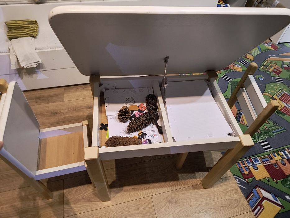 Stolik + dwa krzesełka