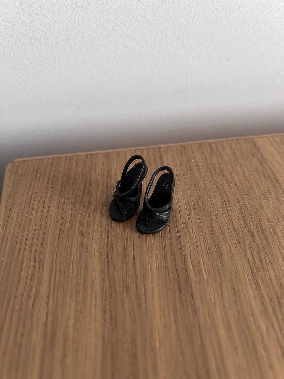 Сzarne sandały dla lalek Barbie