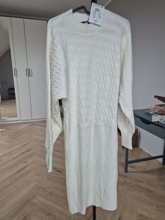 Biała sukienka sweterkowa Mohito L Nowa