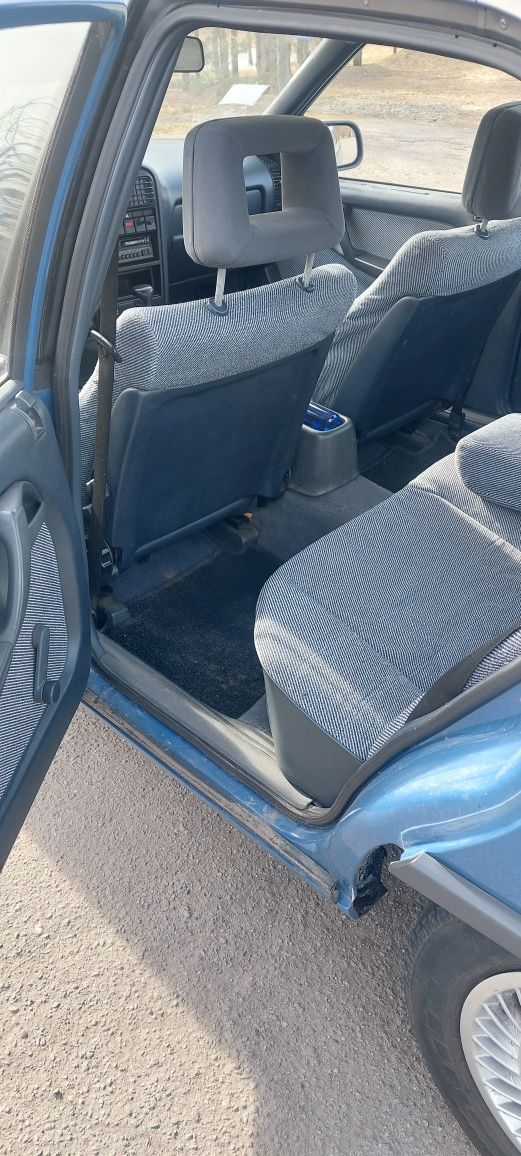 Опель омега 1.8  Opel Omega