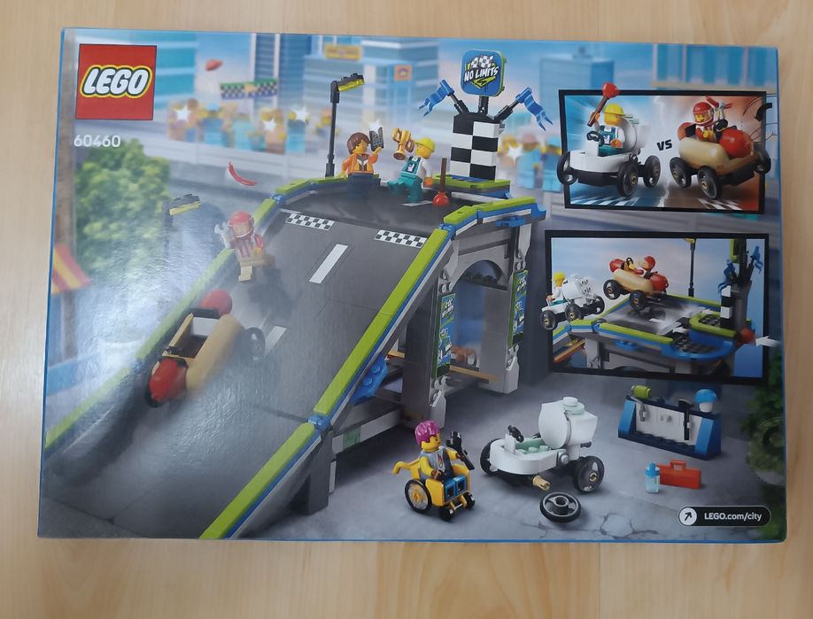 LEGO City 60460 Bez Granic: Tor z Rampami dla Wyścigówek