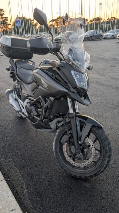 Honda NC750X 2020 com malas laterais e topcase