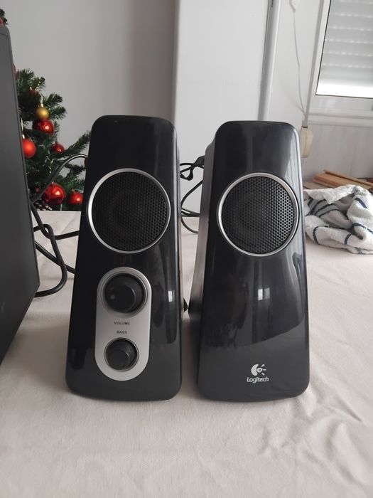 Caixa de som logitech