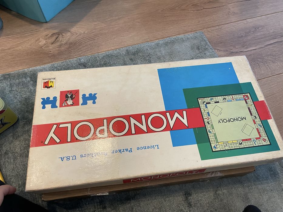 Classic Monopoly boardgame (1996)