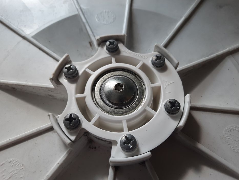 Бак стиральной машины Indesit с вертикальной загрузкой