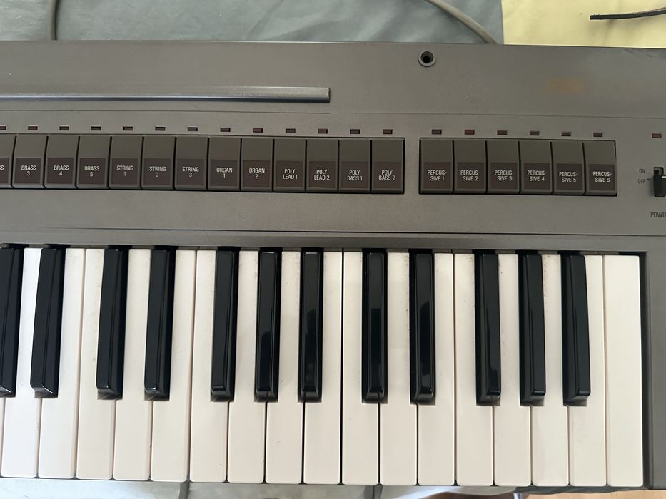 SYNTH Yamaha CE 25