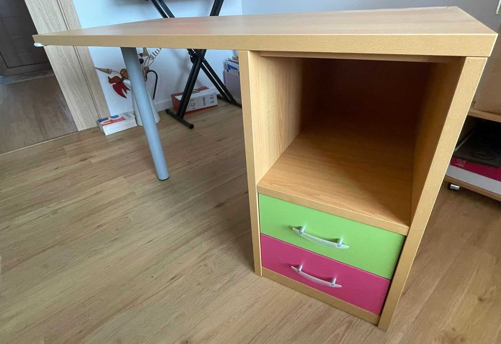 Secretária de escritório com gavetas