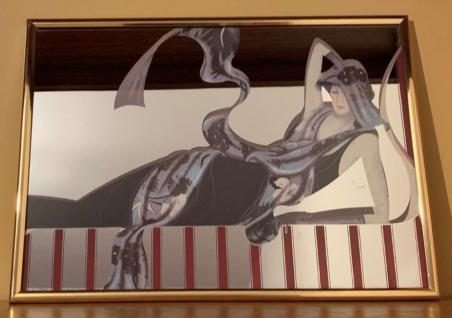 Quadro Espelhado Pintura Mulher de vestido preto deitada