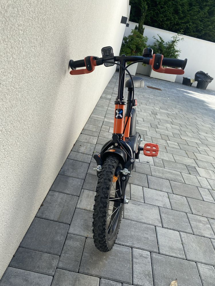 Rower dziecięcy Btwin 14” – Pomarańczowy z motywem robotów + kask