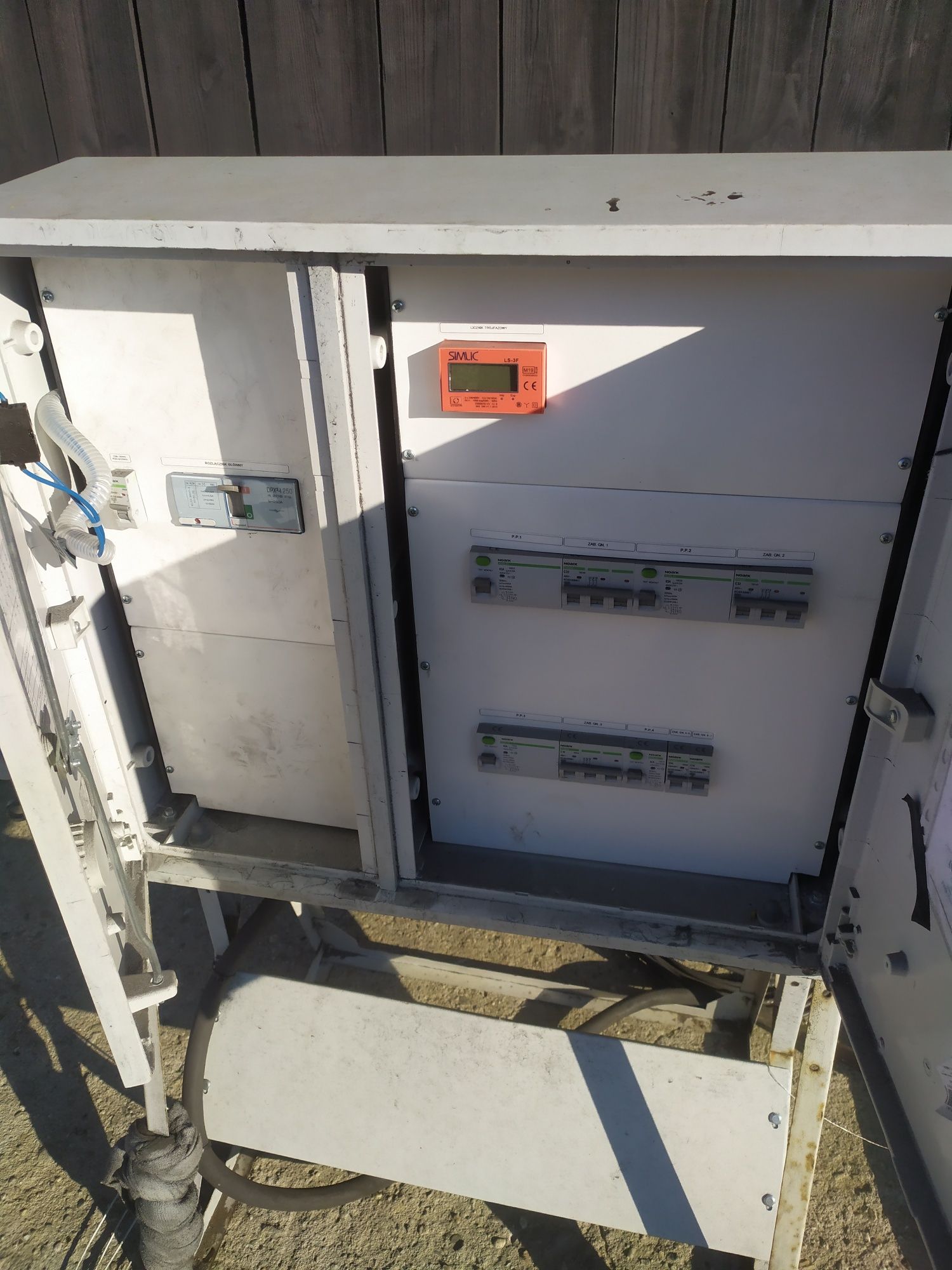 Skrzynka elektryczna na budowę rozdzielcza