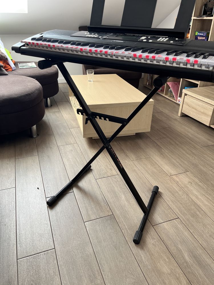 Keyboard Yamaha ze statywem i słuchawkami w komplecie EZ-220