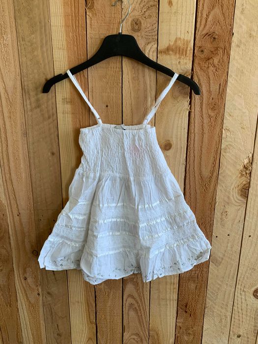 Vestido de alças de criança