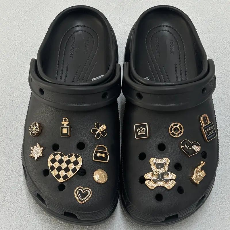 Złoto czarne przypinki crocs