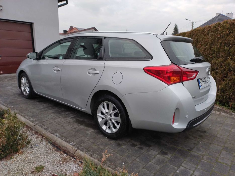 Toyota Auris kombi 1,4 D4D 90KM, krajowa, 2013, kamera cofania