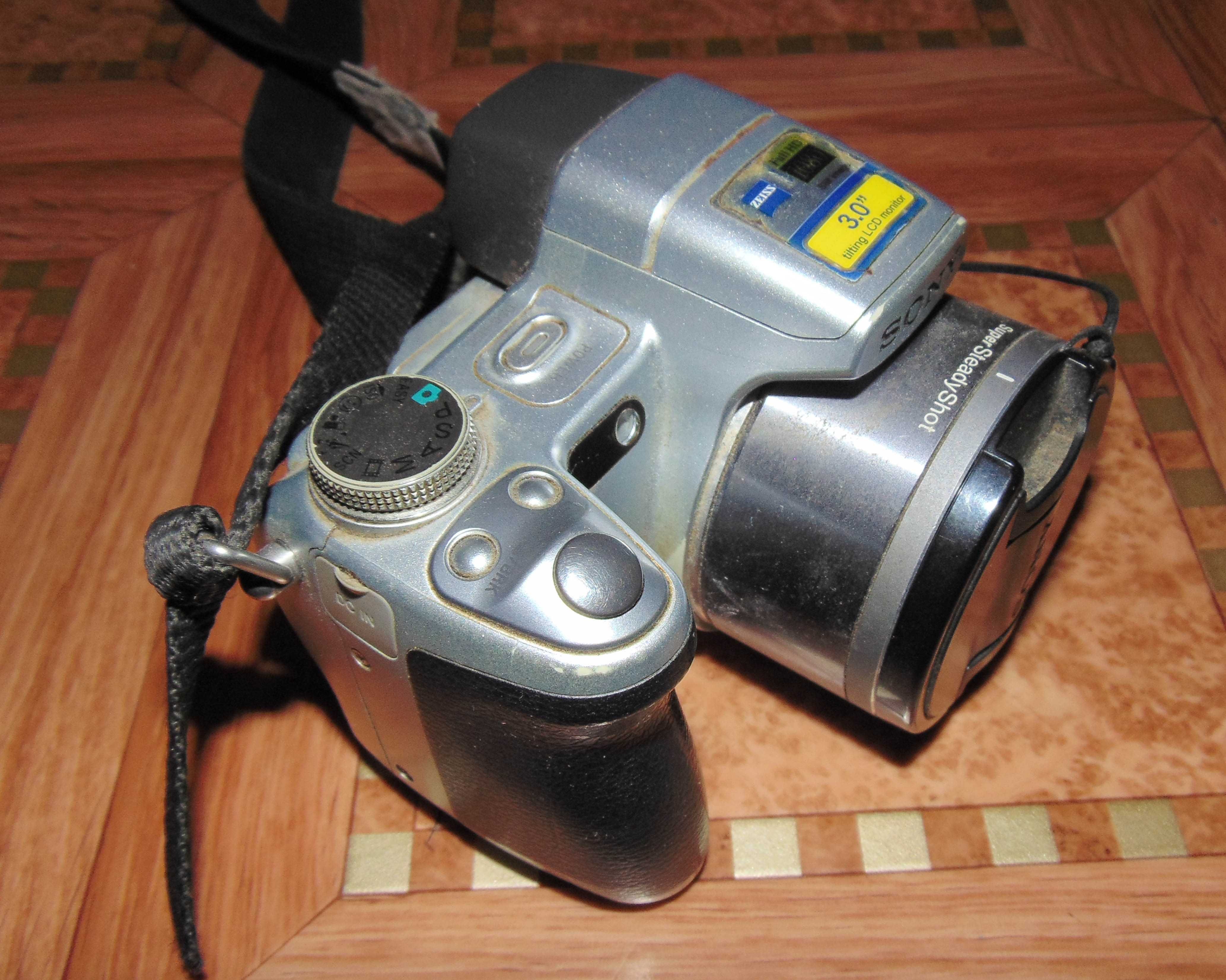 Цифровий фотоапарат Sony DHS- H50