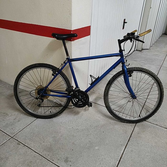 Bicicleta Montanha 26" – Shimano SIS (18)– Usada - Pronta a Usar