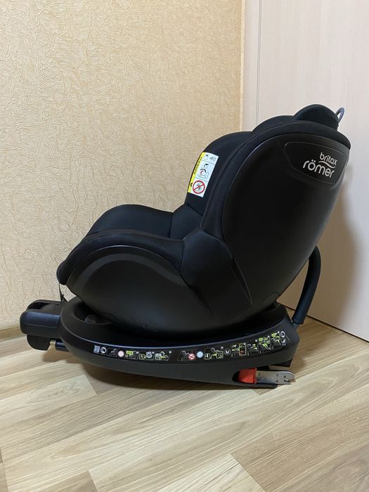 Автокресло поворотное BRITAX-ROMER DUALFIX 2 R с рождения до 4 лет
