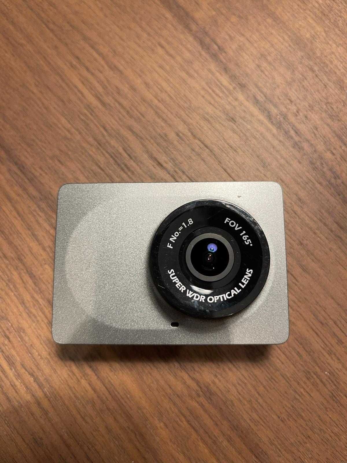 Rejestrator jazdy YI Smart Dash Camera — Twoje oko na drodze