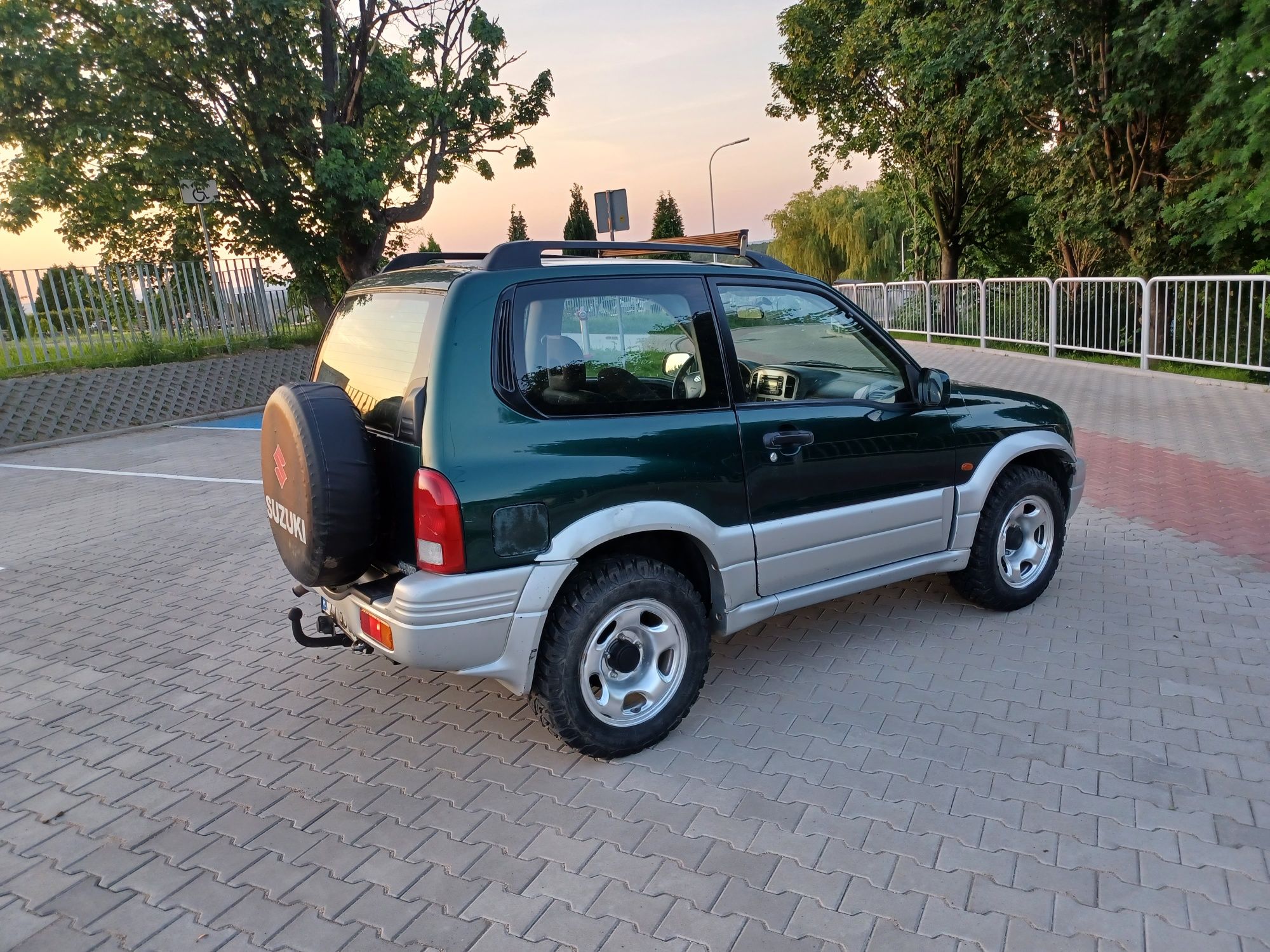 Suzuki grand vitara 1.6 4x4 + reduktor / krótka 3-drzwiowa / zarejestr
