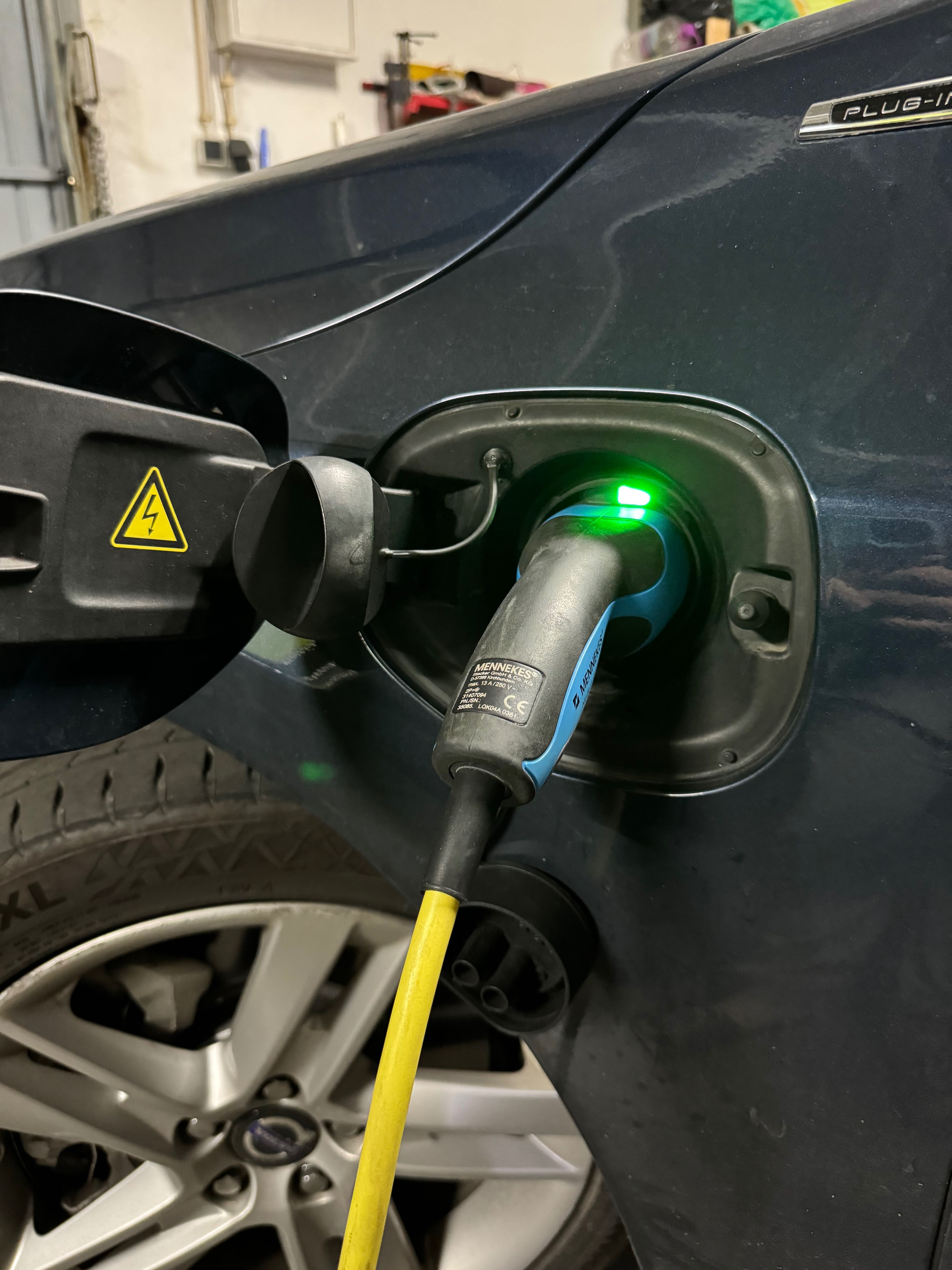 Volvo V60
 Híbrido Plug-in 251000km 2.4 D / 286cv 2014 Importado