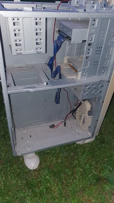 Obudowa Big Tower Retro nóżki obracane 240stopni.