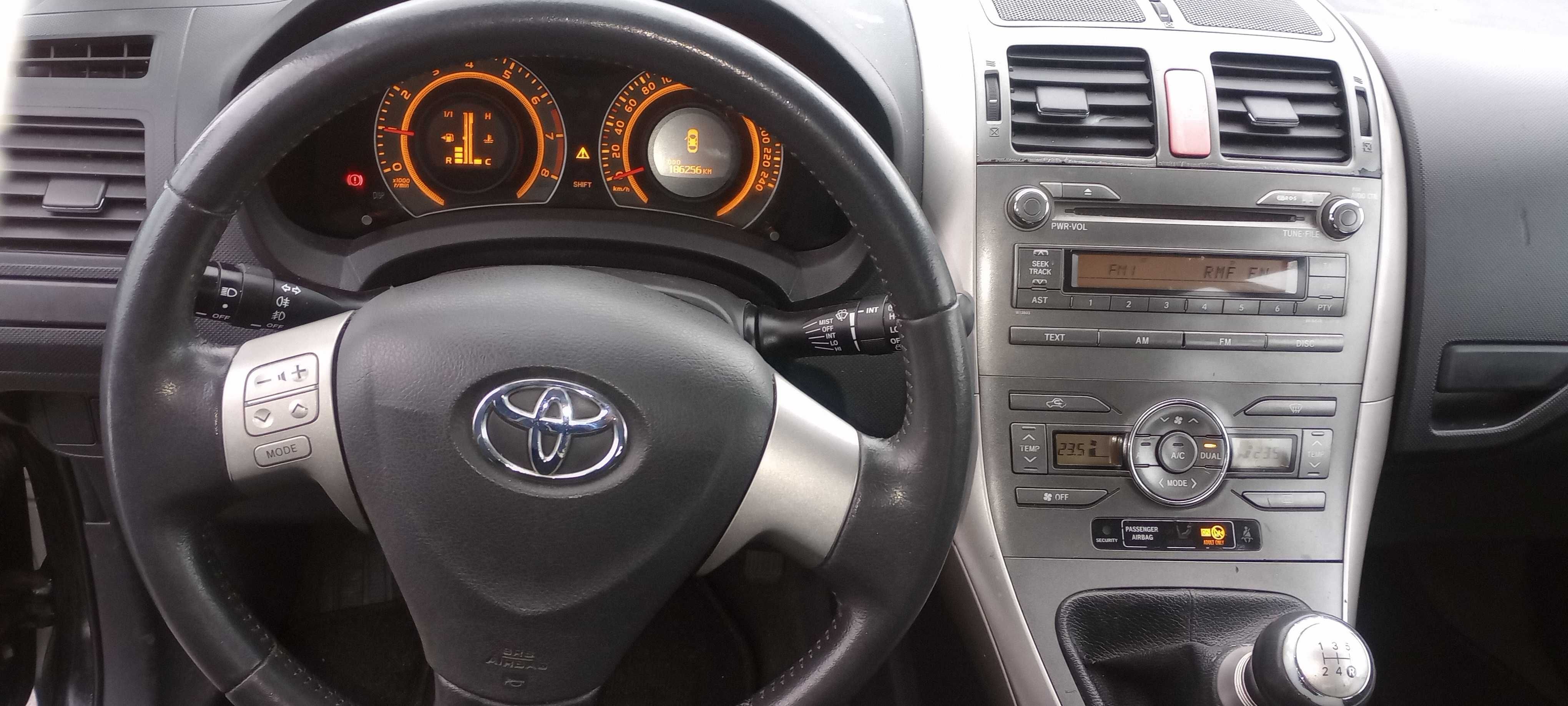 Toyota Auris 2007r 1,4 16v 97KM (opłacony )