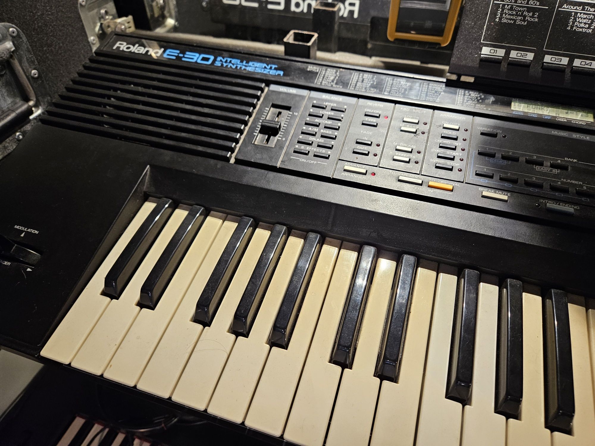 Roland E-30 syntezator w idealnym stanie technicznym