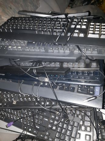 Продам компюторную клавиатуру бу с мышкой