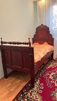 Старовинне ліжко ручної роботи
