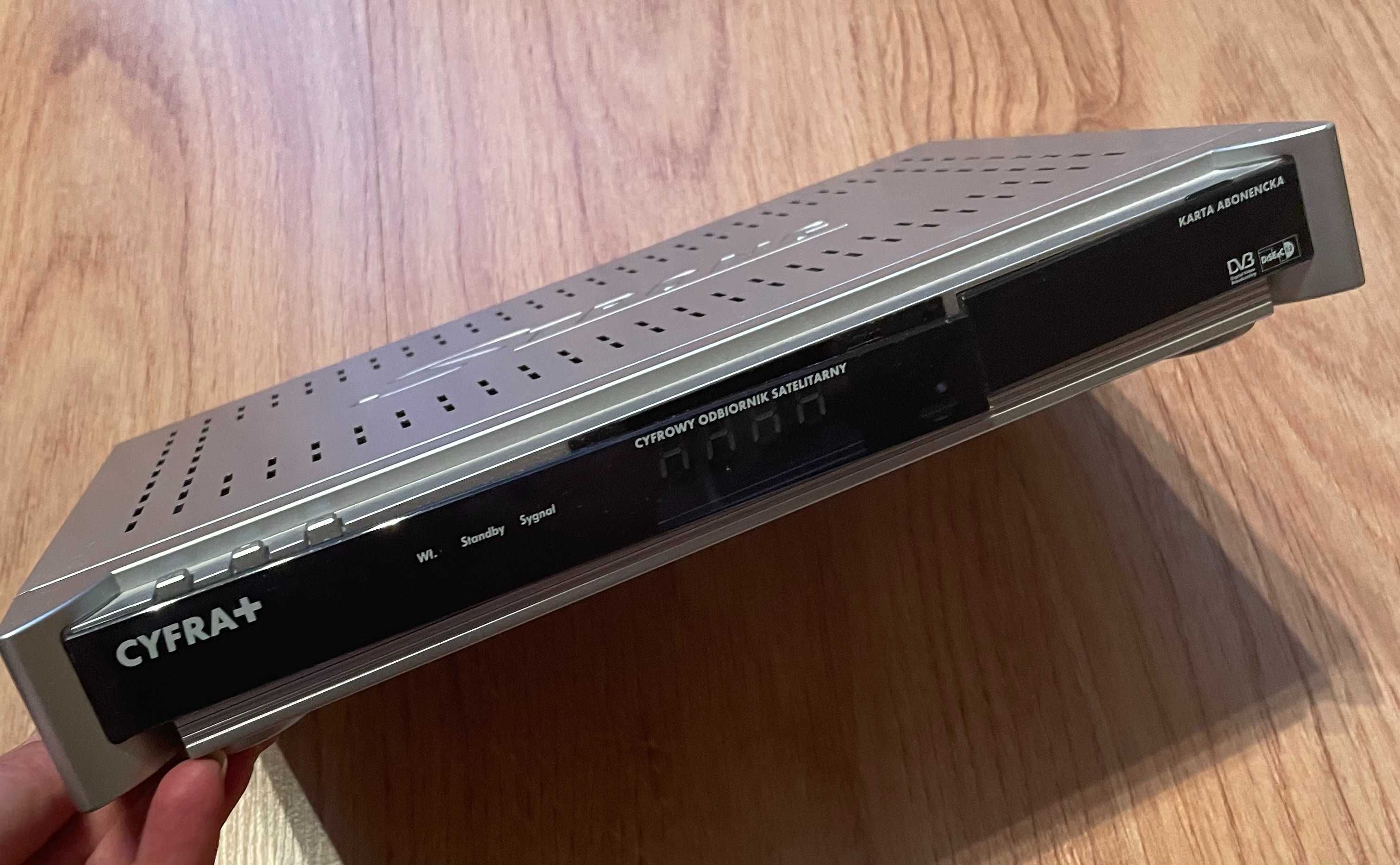 Dekoder satelitarny model STRONG 6880