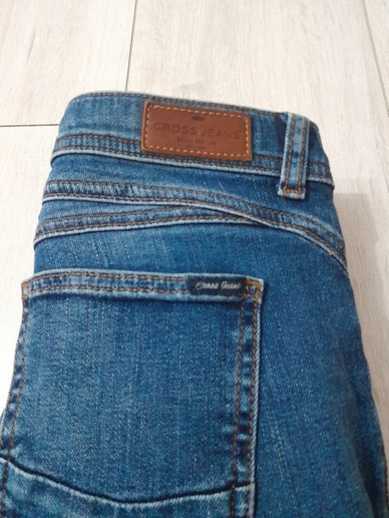 Jeansy Cross Jeans 26x32