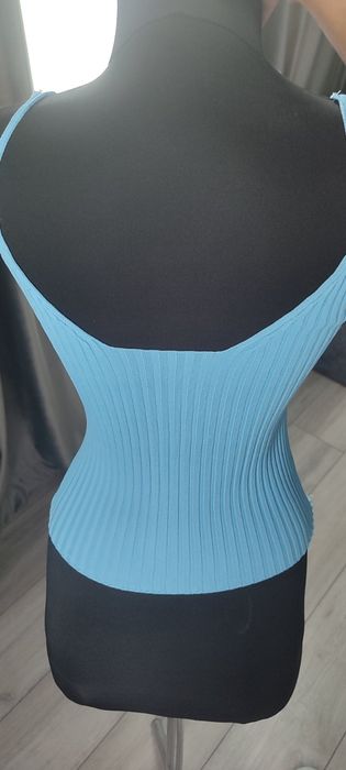 Топи с в наявності по 180грн