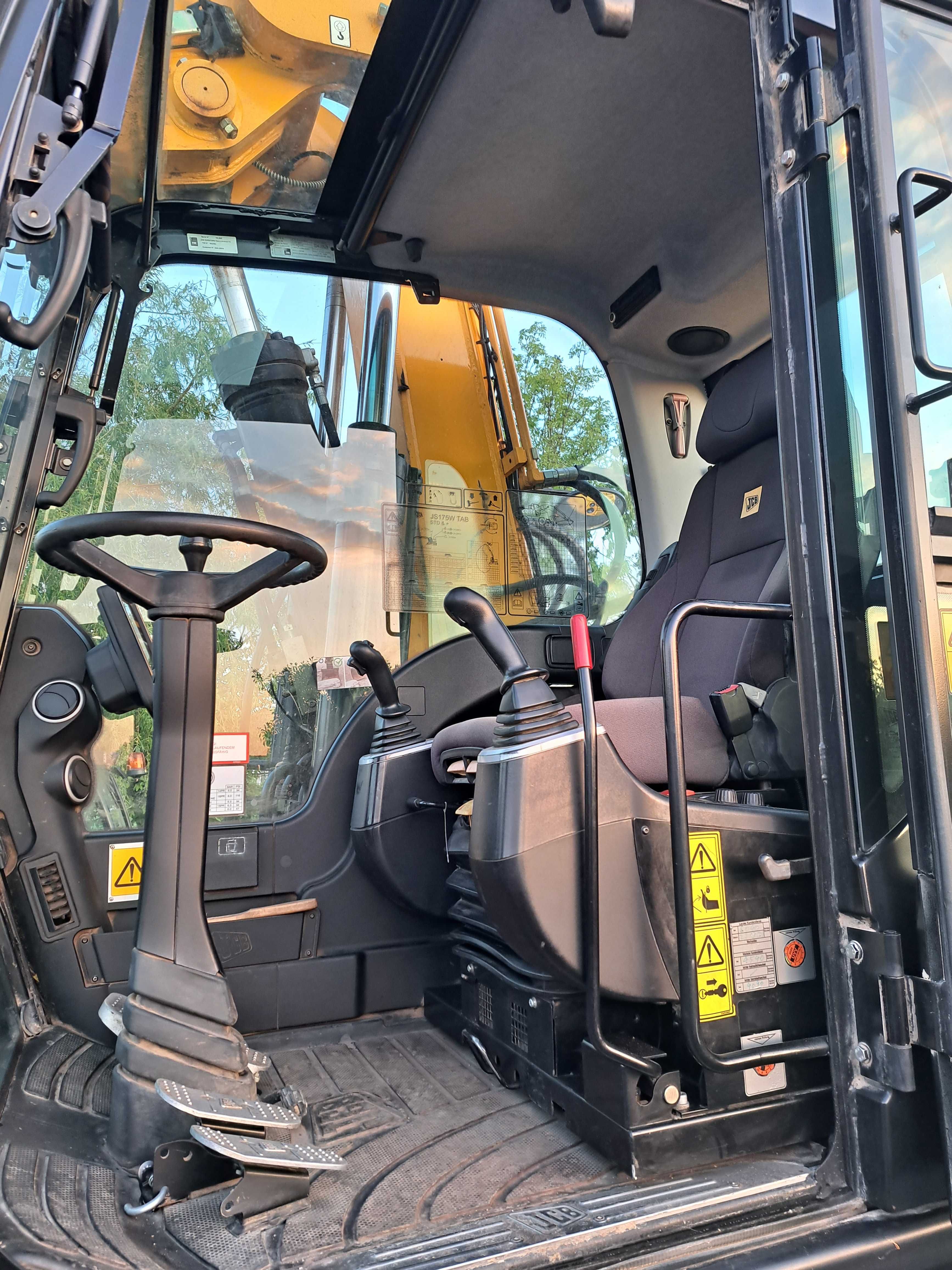 Koparka kołowa JCB JS 175