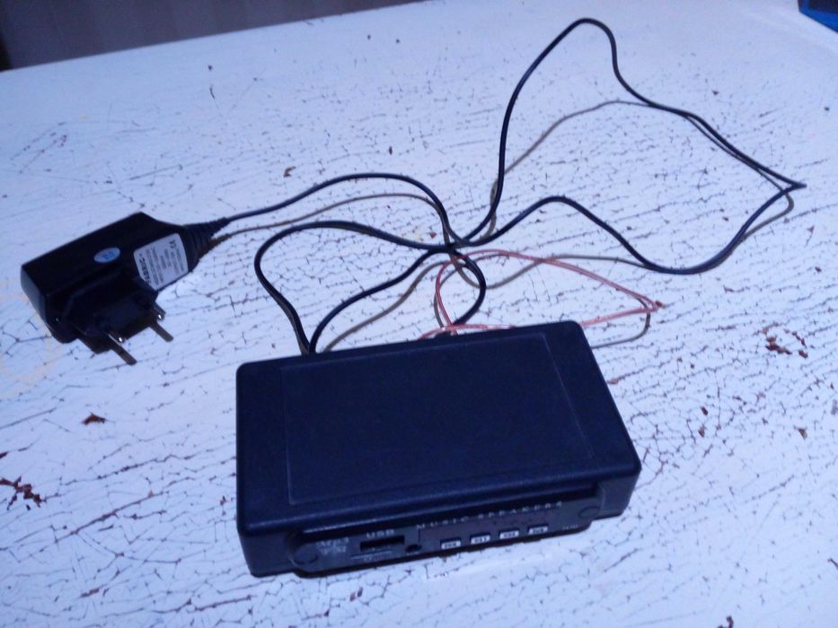 Плеєр/радіоприймач 747D