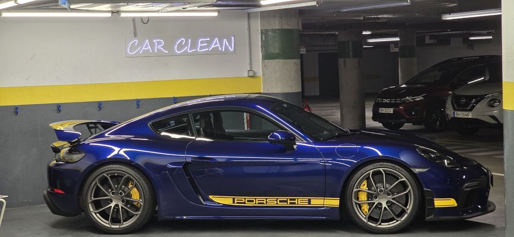 Porsche 718 Cayman GT4 PDK