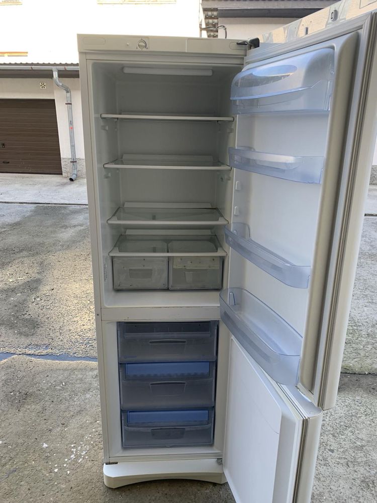 Холодильник Indesit 185см