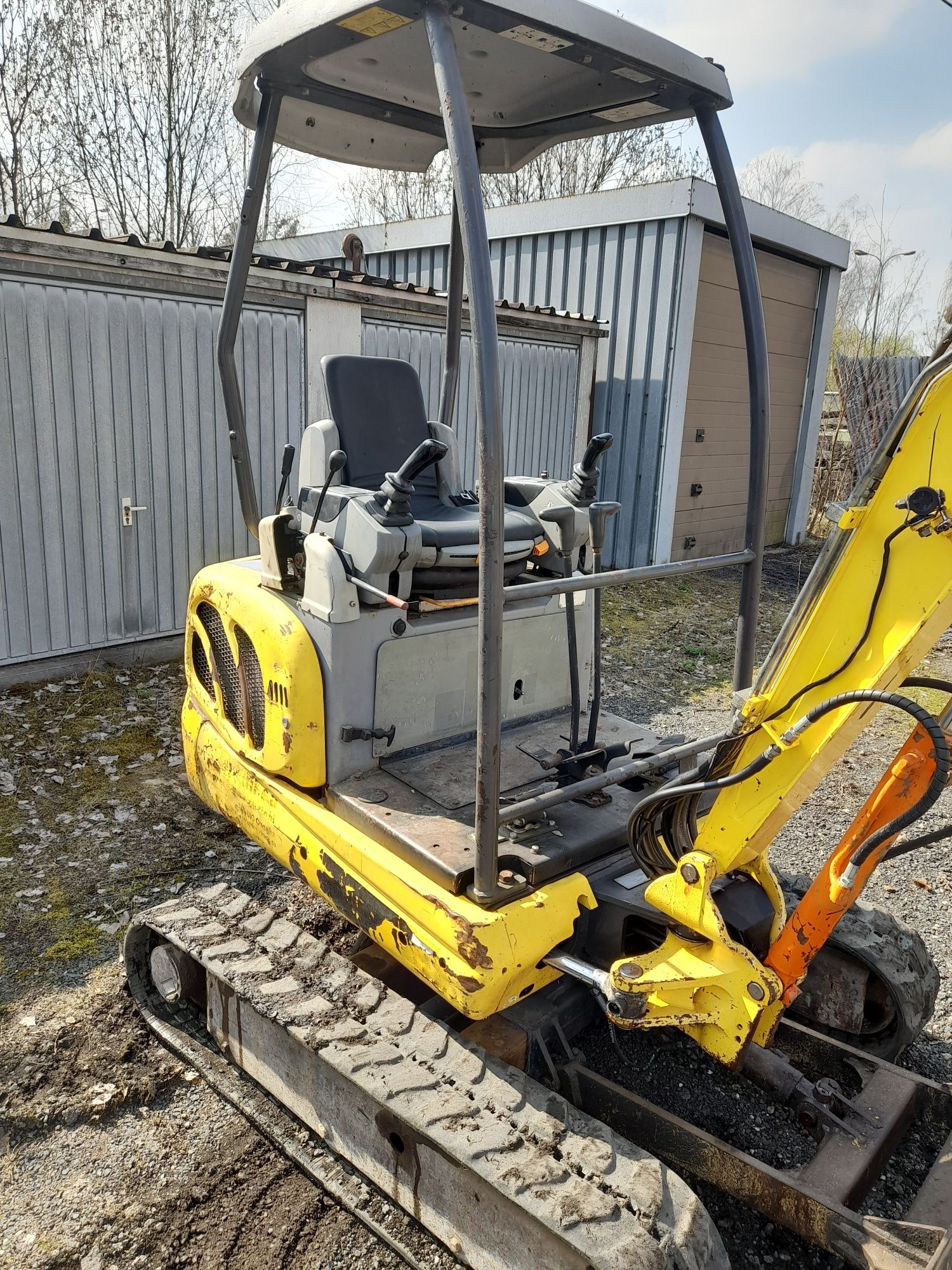 Minikoparka New Holland e18r