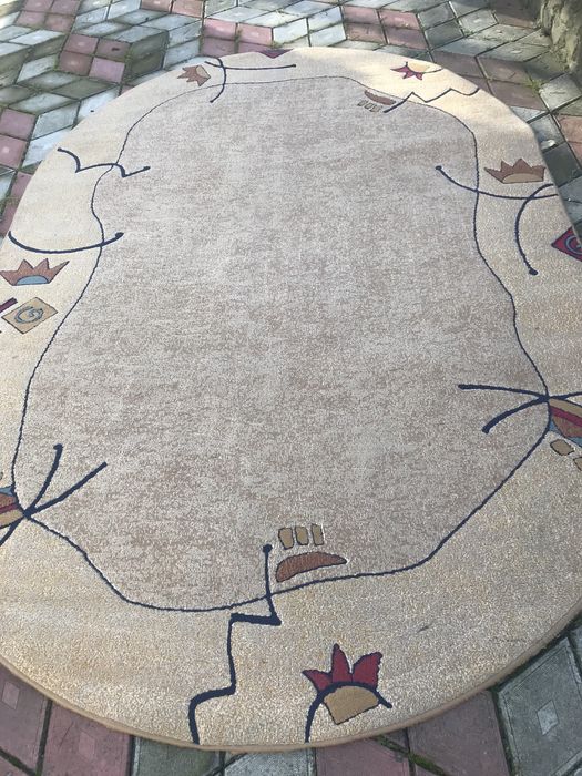 Килим в хорошому стані