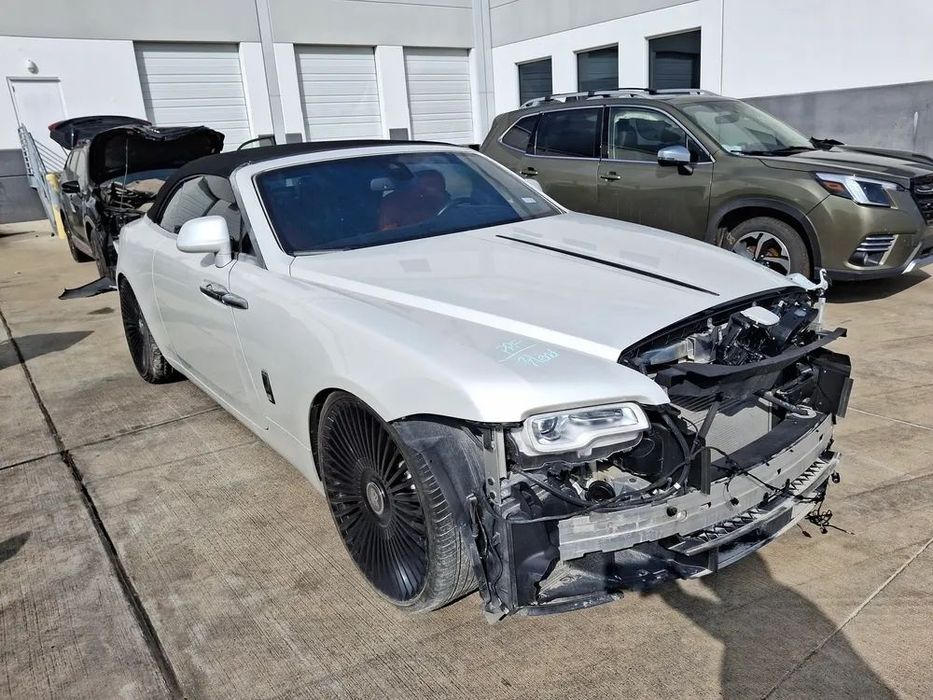 Rolls-Royce Dawn W drodze do Europy 14 grudnia w Rotterdamie