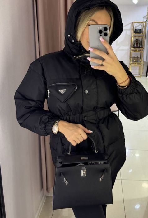 Чорна куртка з капюшоном жіноча бренд