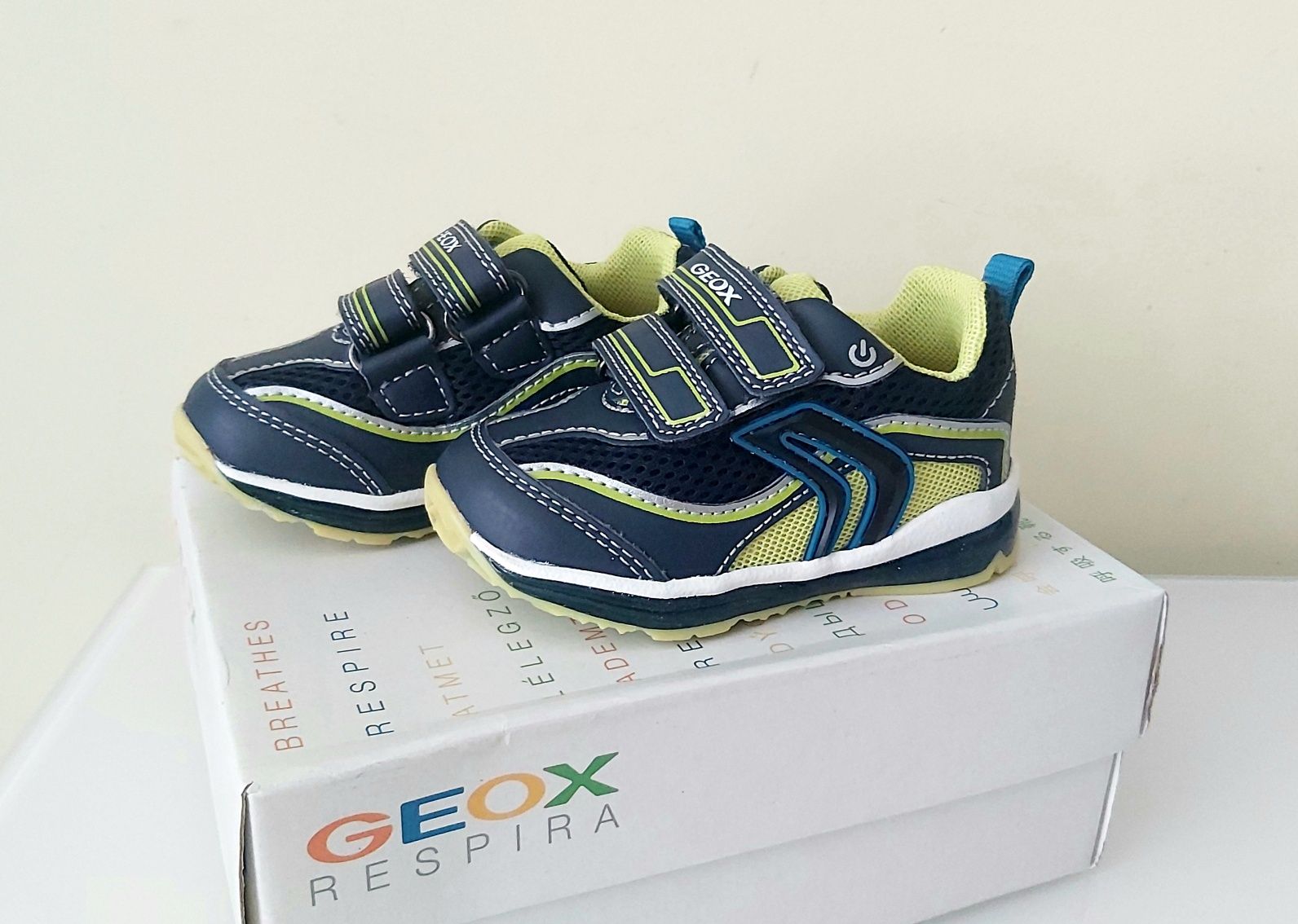 Geox Todo светящиеся LED кроссовки для мальчика 20 р