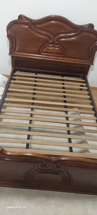 Cama em madeira maciça