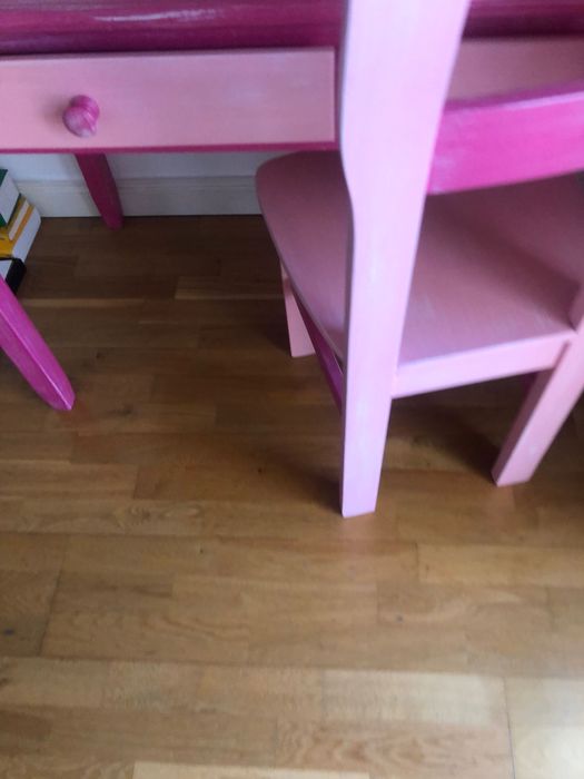 Secretária para quarto de criança com cadeira