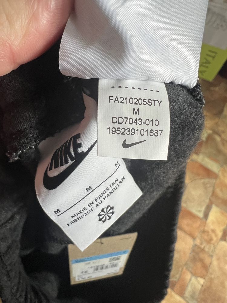 Оригінальні нові шорти Nike M