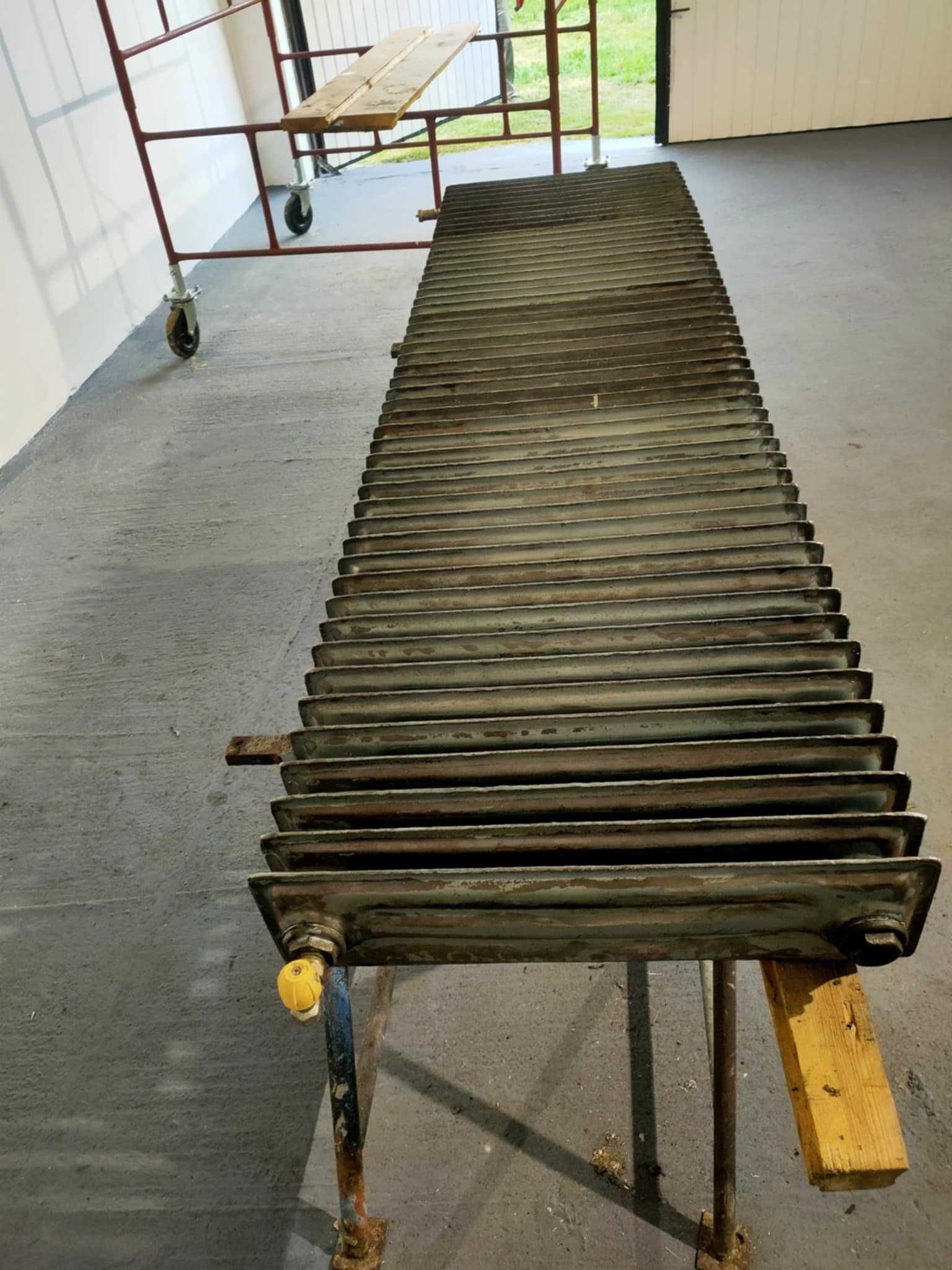 Grzejnik żeliwny 53 żebrowy stary