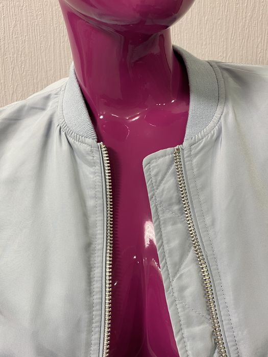 Дутая куртка голубая Stradivarius женская(весна-осень)