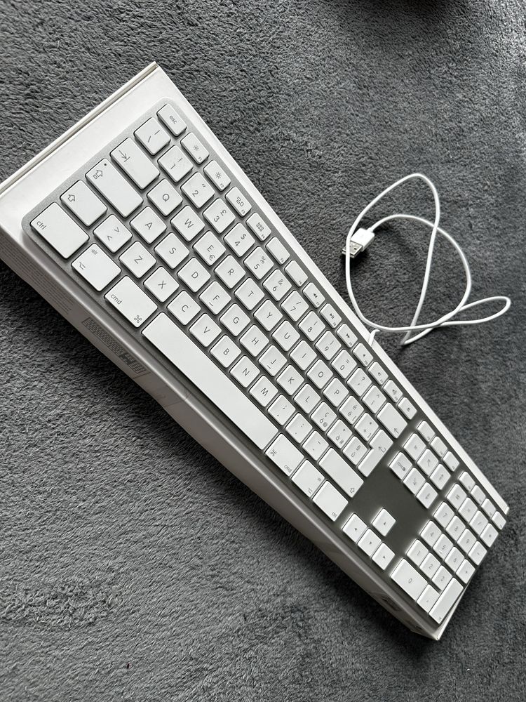 Apple Keyboard with Numeric Keypad (клавіатура)