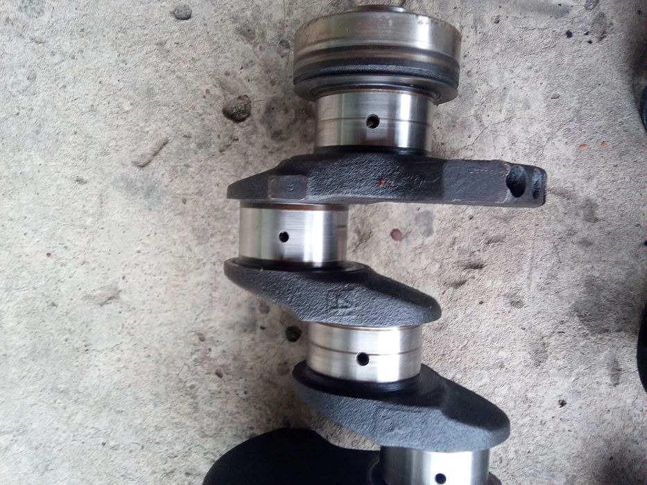 Колінвал ВАЗ 2101 , шатуни,поршні, кільця.