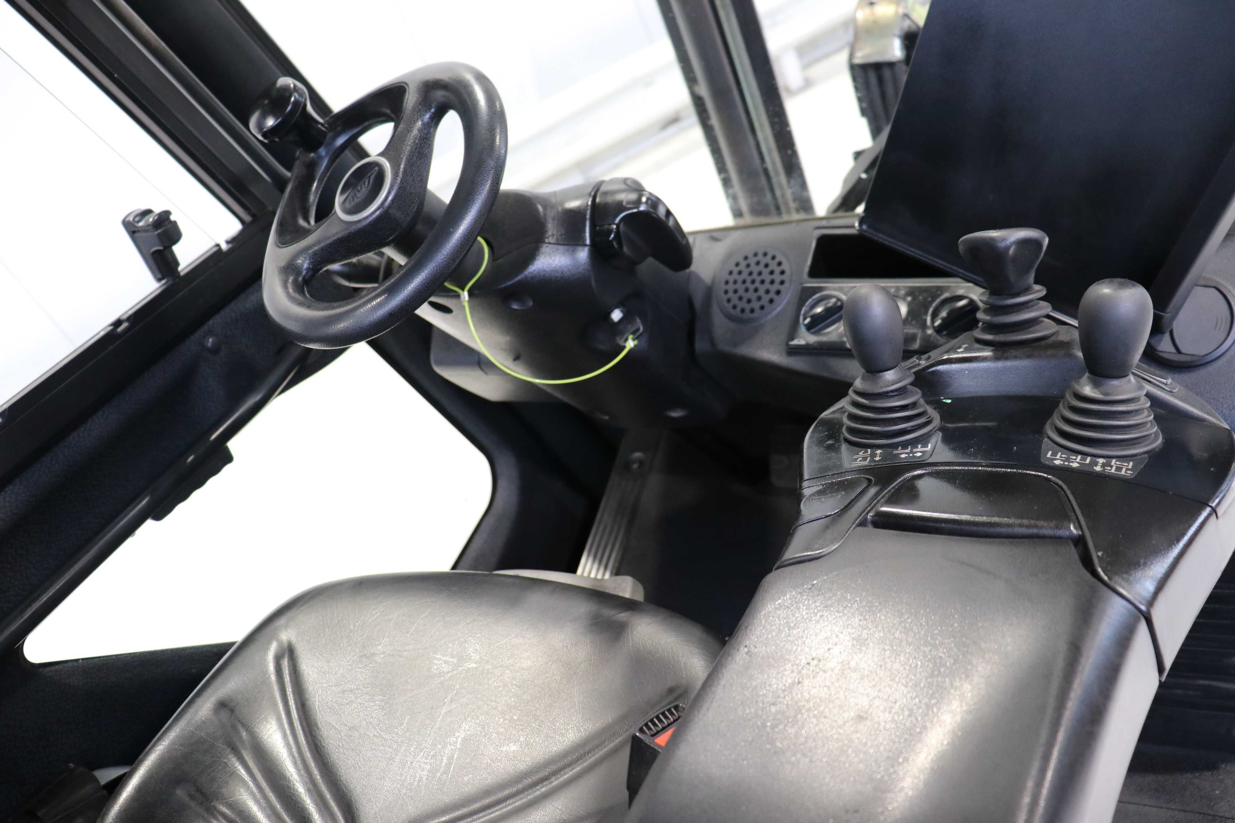 Автонавантажувач LINDE H30T-02 (393) навантажувач газовий
