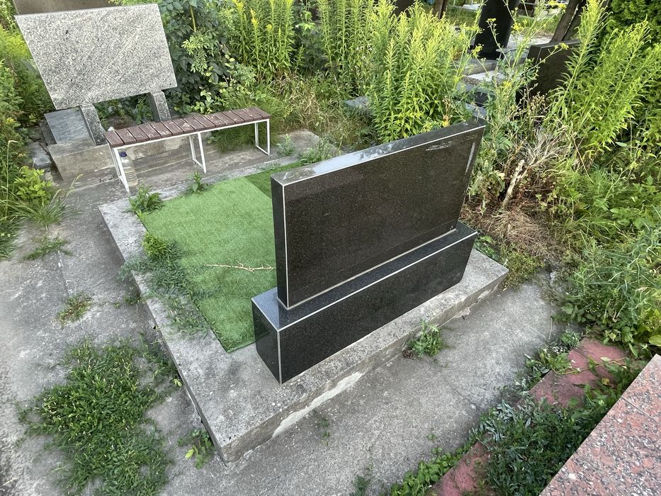 Прибирання могил уборка могил Недорого